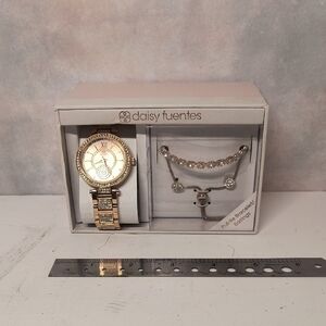 Daisy Fuentes Gold and Silver Watch Set New Battery